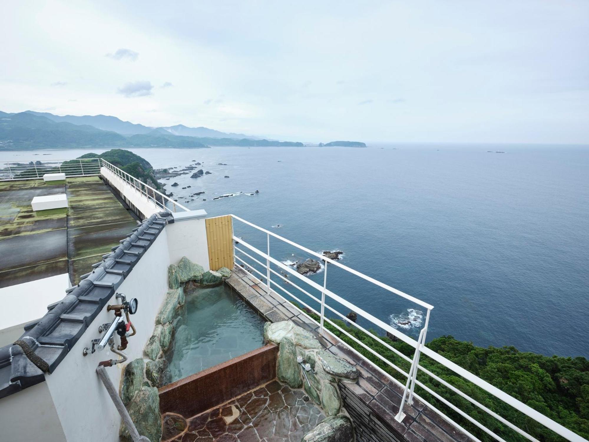 Hotel Urashima Кацуура Экстерьер фото